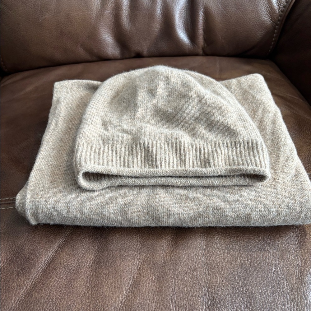 Halogen Beige Cashmere hat and scarf set